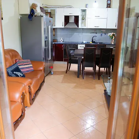 Simon - Center Apartment Berat